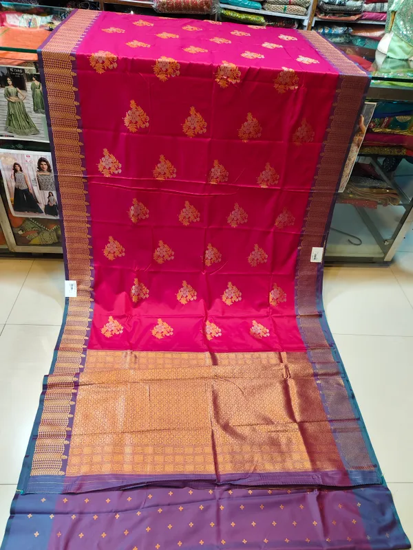 Magenta_Woven_Traditional_Saree_for_Women