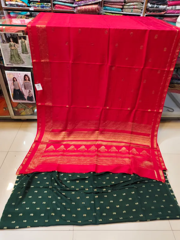 Red_Woven_Ethnic_Saree_For_Women