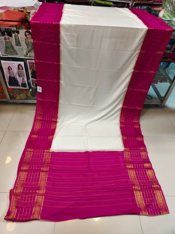 Magenta_Traditional_Zari_Border_Saree_for_Women