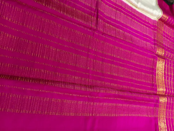 Magenta_Traditional_Zari_Border_Saree_for_Women