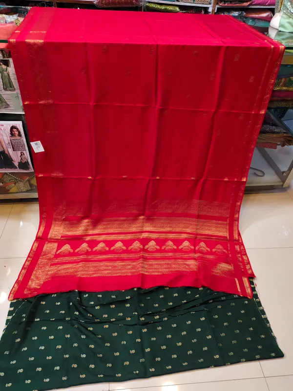 Red_Woven_Ethnic_Saree_For_Women
