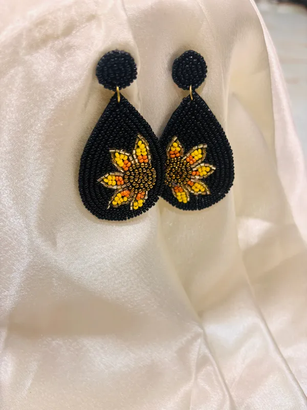 Handmade_Beaded_Earings_Pink