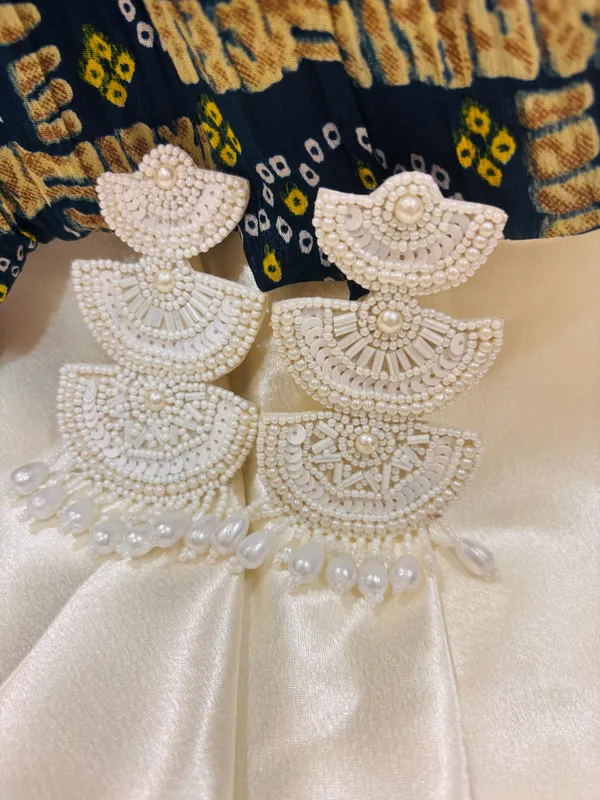 Handmade_Beaded_Earings_White