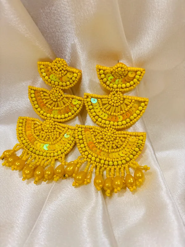 Handmade_Beaded_Earings_White