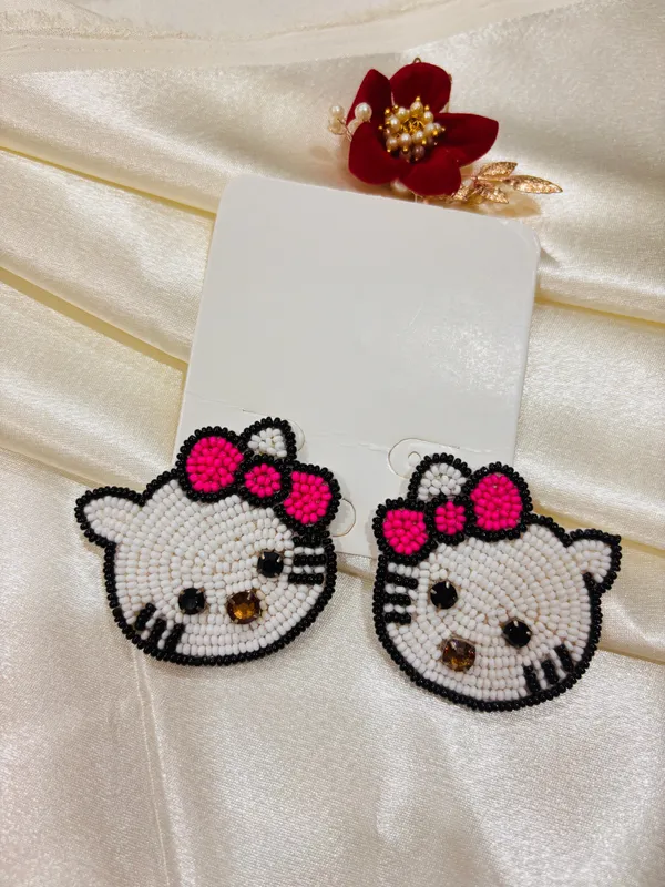 Handmade_Beaded_Earings_White