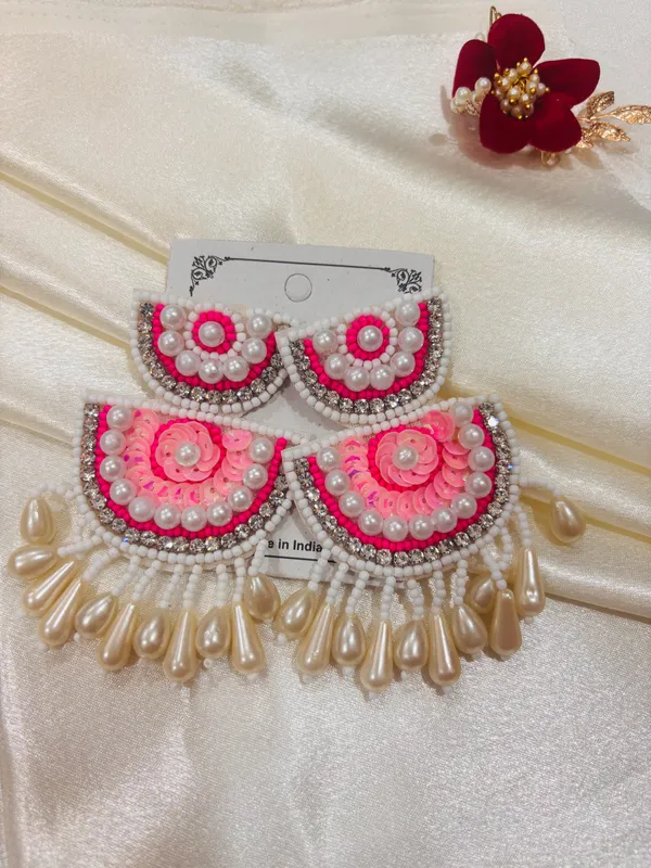 Handmade_Beaded_Earings_White