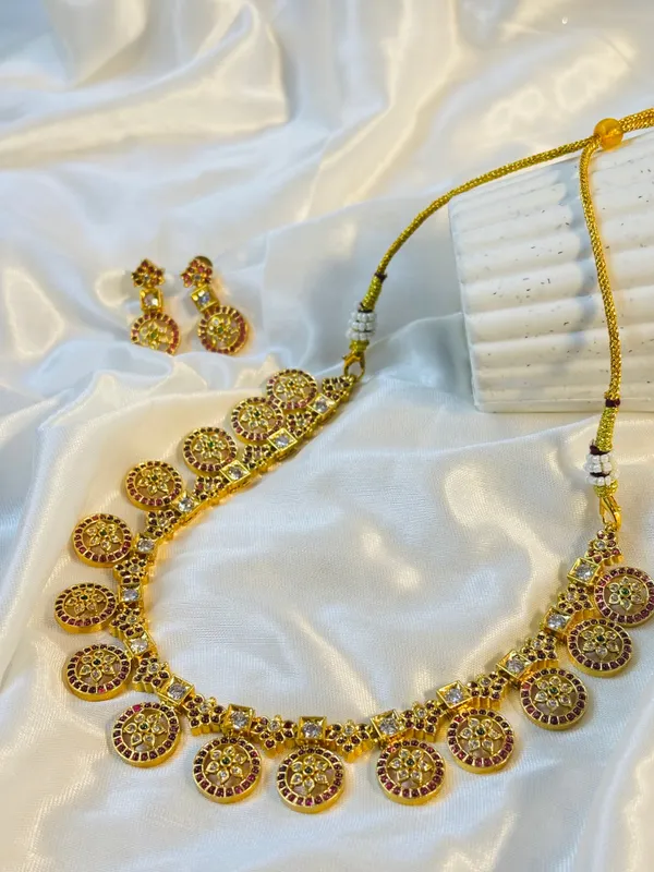 Elegant_Gold_Toned_Traditional_Short_Necklace_Set_With_Matching_Earrings_Default_Title