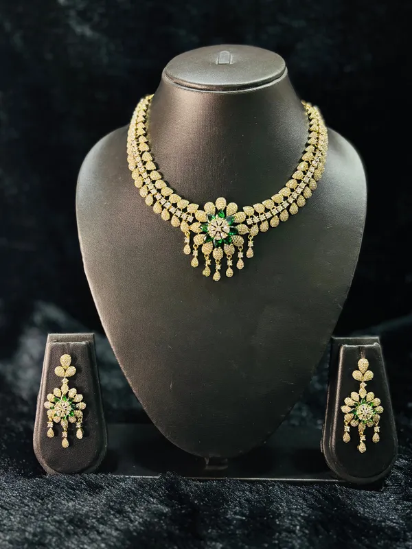 Royal_Emerald_Green_Gold_Floral_Choker_Necklace_Set_With_Earrings_Default_Title