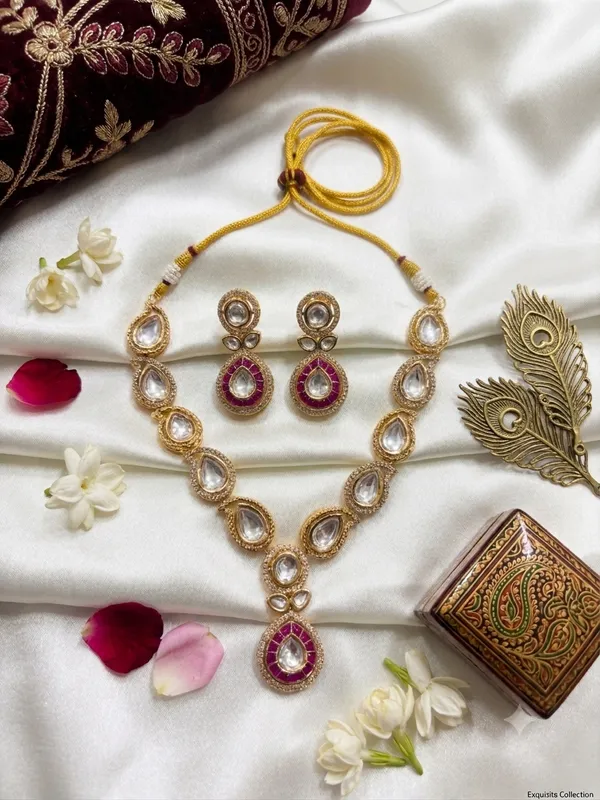 Eva_Set_For_The_Red_White_Pink_Pendant_Version_Green