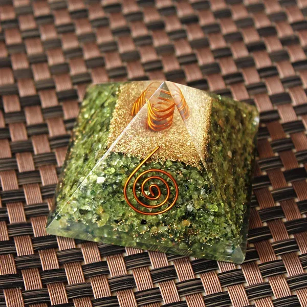 Peridot_Pyramid_Money_Attraction_Peridot_Pyramid_Orgonite_Pyramid_50Mm_To_55Mm_Size