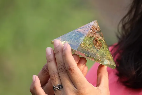 Peridot_Pyramid_Money_Attraction_Peridot_Pyramid_Orgonite_Pyramid_50Mm_To_55Mm_Size
