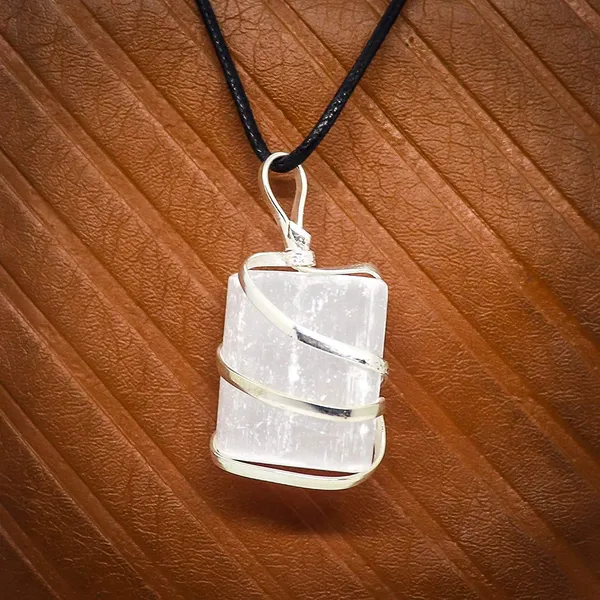 Raw_Selenite_Crystal_Pendant_Necklace_For_Personal_Transformation_Clarity_Of_Mind_Cleanse_The_Aura_From_Negativity_Relieve_Stress_And_Anxiety_Authentic_Stone