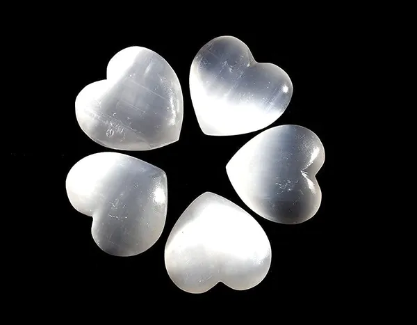 Rupali_Crystals_Heart_Shaped_Natural_80_100Gm_Heart_Palm_Stone_Crystal_Reiki_Healing_Love_Stone_Heart_Shape_Big_Gemstone_Showpiece_For_Valentine_Gifts_Selenite