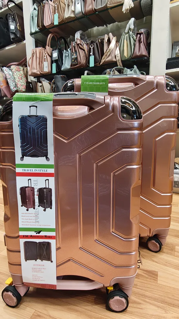 Rose_Gold_Hard_Shell_Trolley_Suitcase_for_Travel