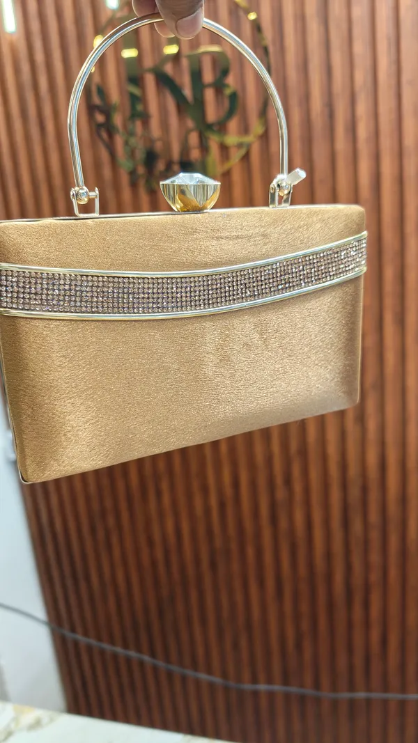 Gold_Textured_Crystal_Embellished_Clutch_Bag_for_Women