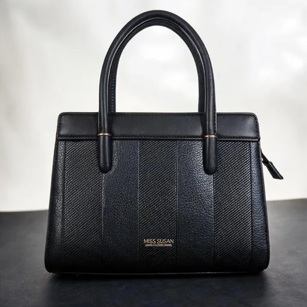 Black_Textured_Faux_Leather_Handbag_For_Women