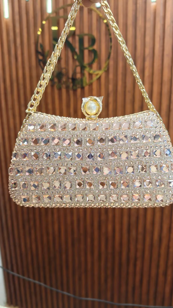 Silver_Embellished_Chain_Shoulder_Bag_for_Women