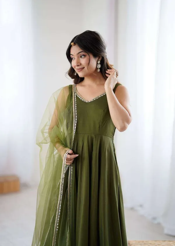 Womens_Pure_Romansilk_Chanderi_Anarkali_Kurti_With_Pant_Dupatta_Set