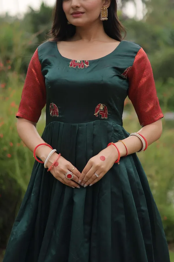 Green_Banarasi_Jacquard_Silk_Gown_Elegant_Free_Size_Designer_Party_Wedding_Wear