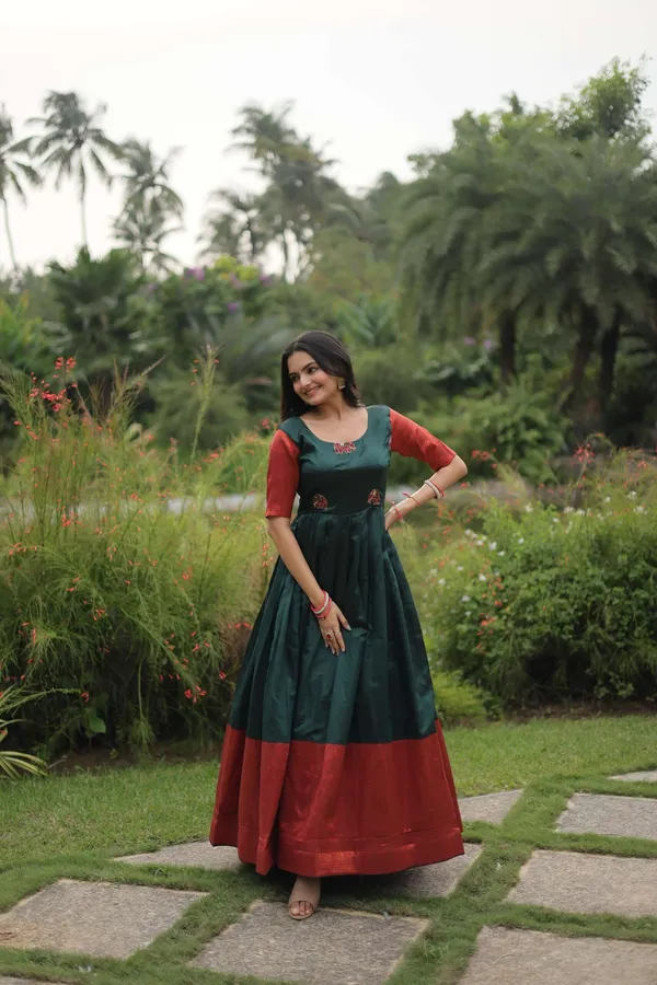 Green_Banarasi_Jacquard_Silk_Gown_Elegant_Free_Size_Designer_Party_Wedding_Wear