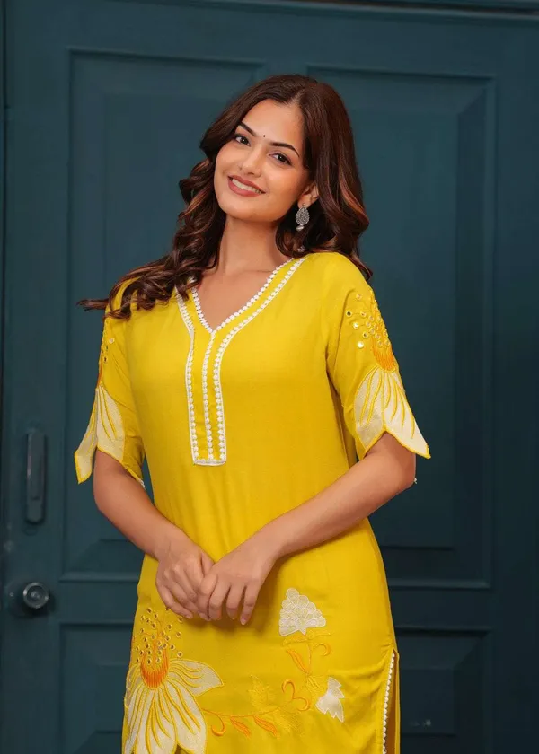 Women_S_Cotton_Floral_Printed_Short_Straight_Kurti_With_Pant