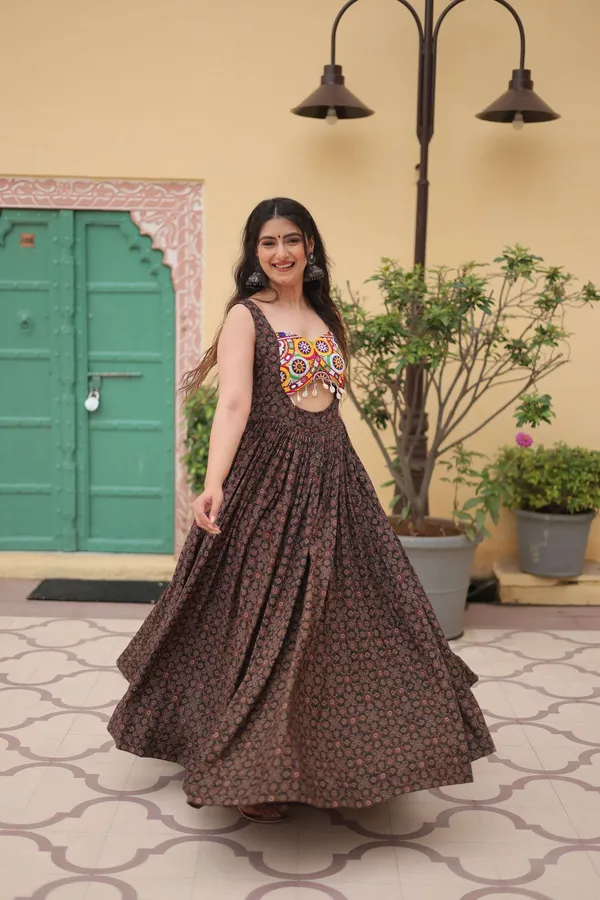 Black_Faux_Georgette_Designer_Gown_Fully_Flared_Elegant_Party_Wedding_Set