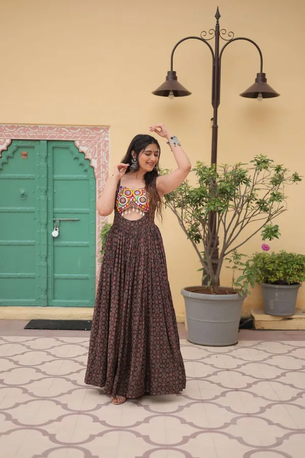 Black_Faux_Georgette_Designer_Gown_Fully_Flared_Elegant_Party_Wedding_Set
