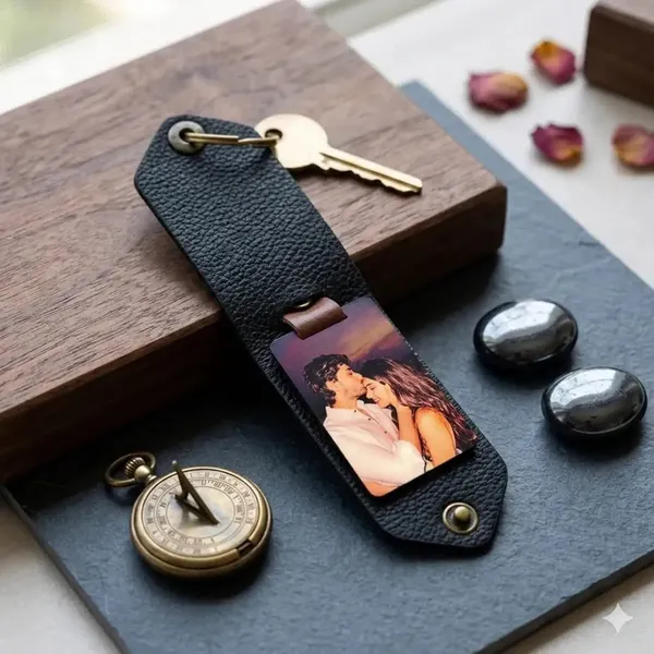 Black_Faux_Leather_Photo_Slot_Keychain_For_Everyone