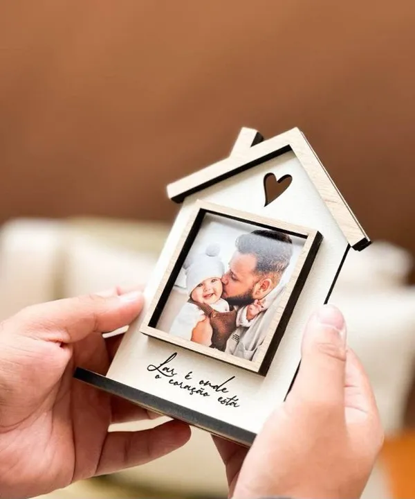 Wooden_House_Shaped_Photo_Frame