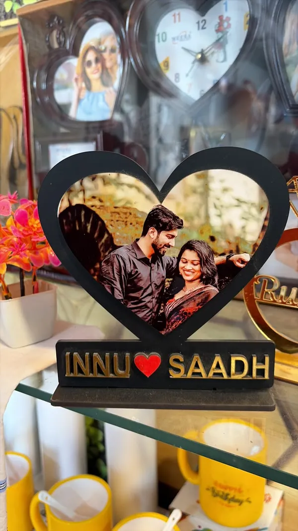 Personalized_Heart_Shape_Photo_Frame