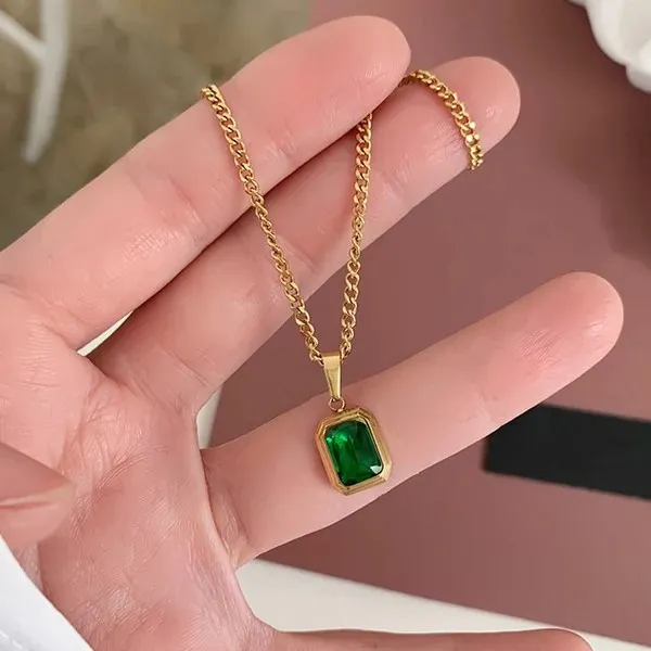 Gold_Tone_Green_Pendant_Necklace_for_Women