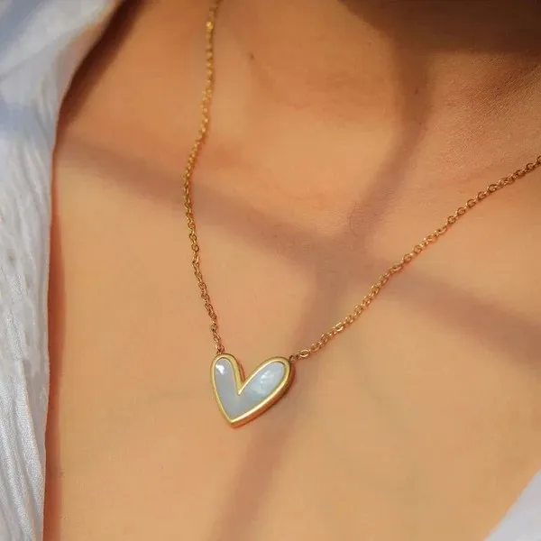 Gold_Tone_Heart_Pendant_Necklace_for_Women