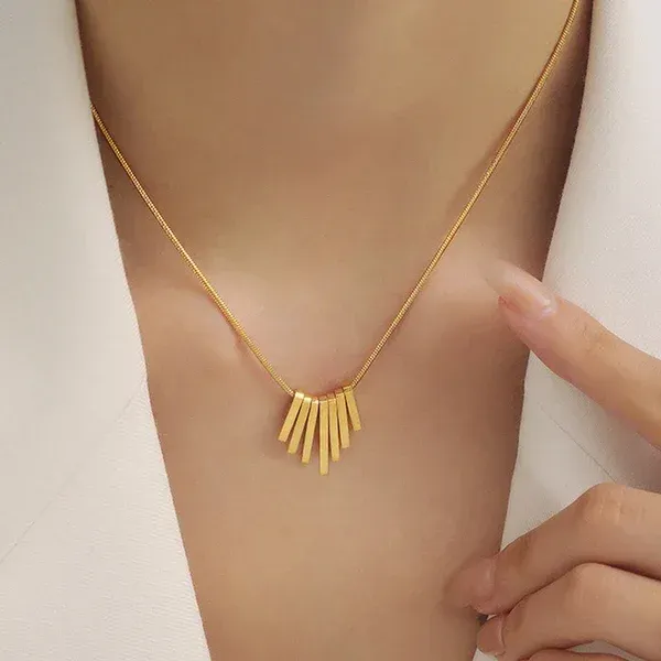 Geometric_Bar_Pendant_Necklace