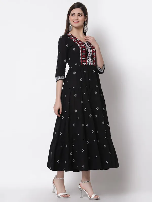 Black_Mangalgiri_Cotton_Tiered_A-Line_Maxi_Dress_For_Women