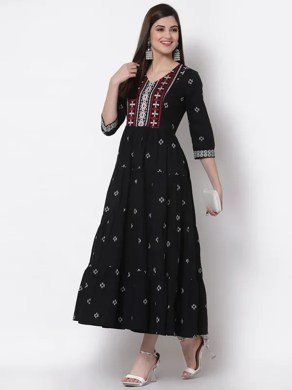 Black_Mangalgiri_Cotton_Tiered_A-Line_Maxi_Dress_For_Women