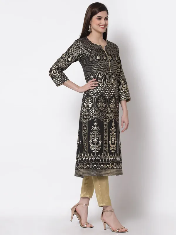 Black_Cotton_Slub_Metallic_Foil_Print_Straight_Kurta_For_Women