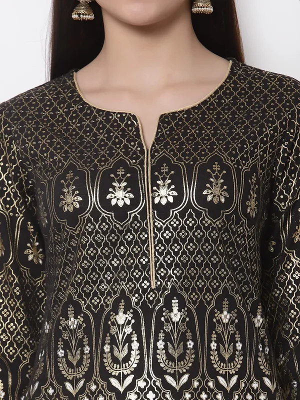 Black_Cotton_Slub_Metallic_Foil_Print_Straight_Kurta_For_Women