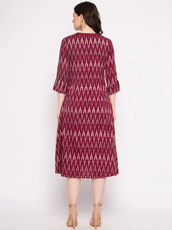 Maroon_Cotton_Ikat_A-Line_Sleeveless_Kurta_With_White_Linen_Pant_For_Women