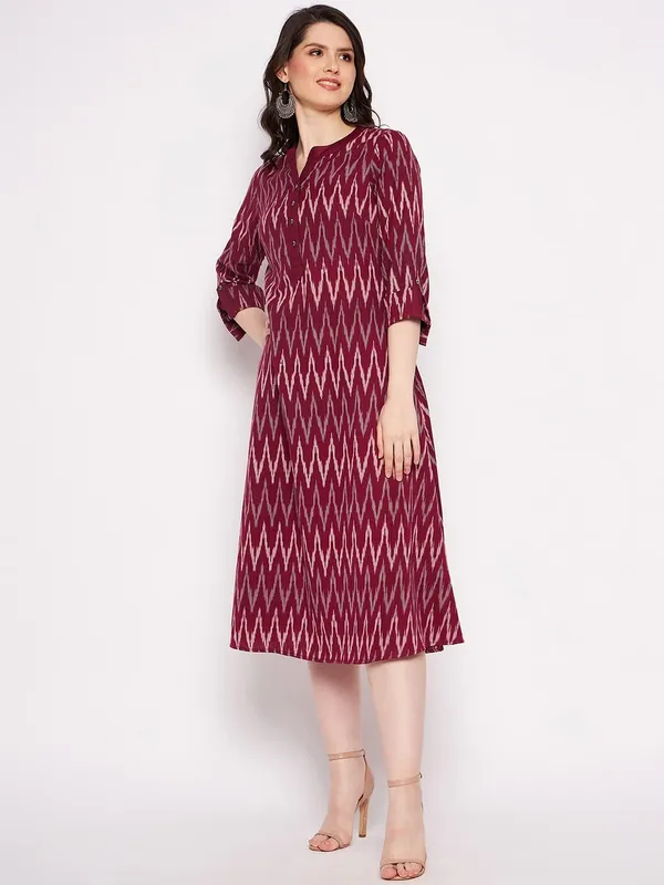 Maroon_Cotton_Ikat_A-Line_Sleeveless_Kurta_With_White_Linen_Pant_For_Women