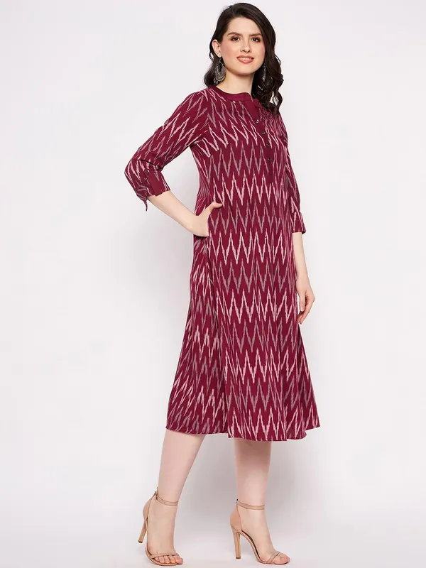Maroon_Cotton_Ikat_A-Line_Sleeveless_Kurta_With_White_Linen_Pant_For_Women