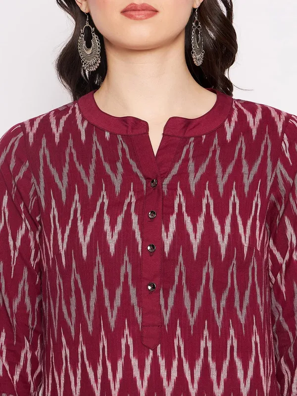 Maroon_Cotton_Ikat_A-Line_Sleeveless_Kurta_With_White_Linen_Pant_For_Women