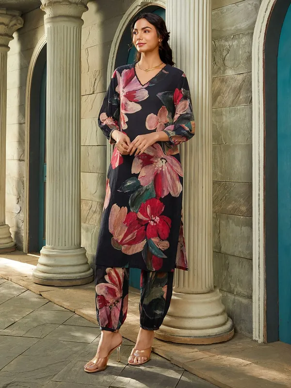 Black_PC_Cotton_Floral_Print_Kurta_Set_for_Women