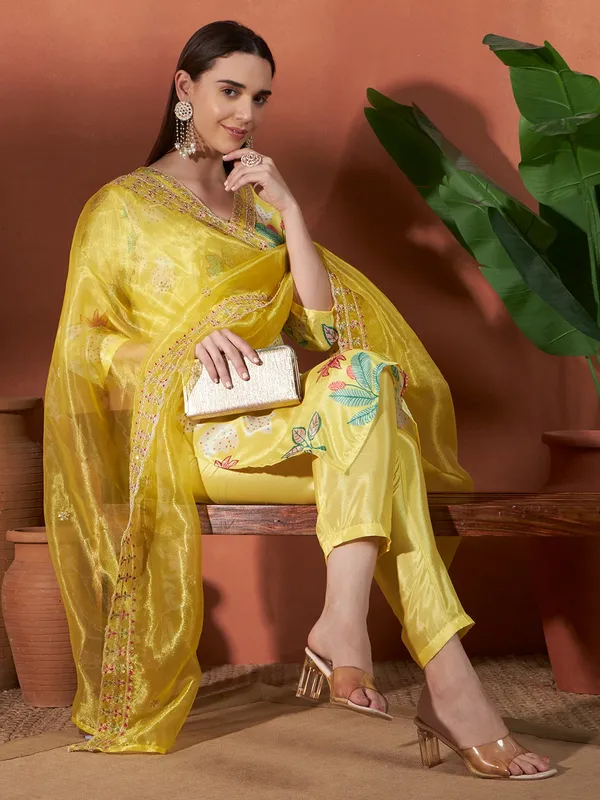 Yellow_Printed_Straight_Kurta_for_Women
