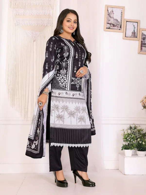 Black_Printed_Kurta_Set_For_Women