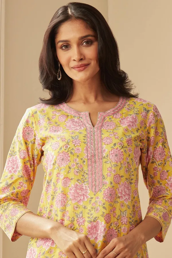 Yellow_Pure_Cotton_Floral_Print_Kurti_For_Women