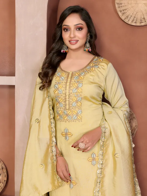 Yellow_Mall_Roman_Embroidered_Salwar_Suit_for_Women
