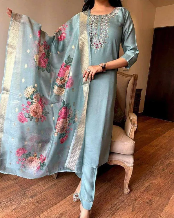 Blue_Viscose_Ethnic_Suit_Set_For_Women
