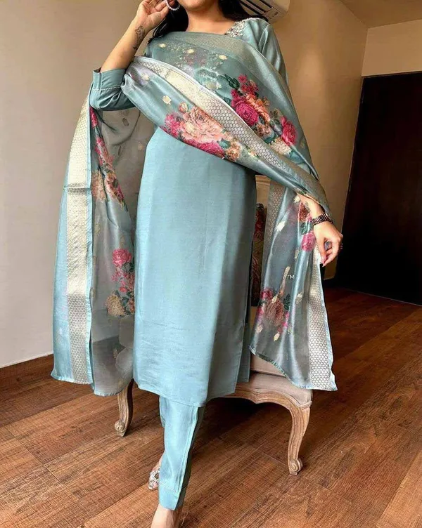 Blue_Viscose_Ethnic_Suit_Set_For_Women