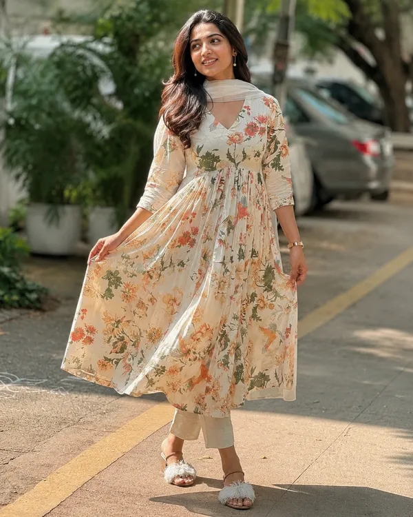 Cream_Floral_Anarkali_Kurta_Set_for_Women