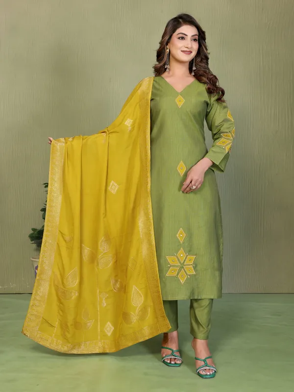 Green_Vetigun_Straight_Suit_Set_For_Women